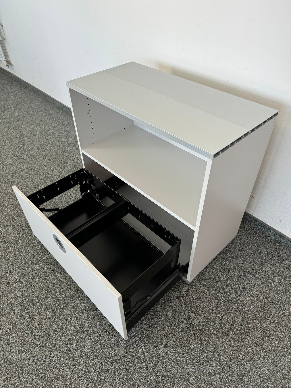 Scaffali: Denz D3 Sideboard 2-OH Hellgrau - 800mm - ohne Schloss – Usato da Schönenwerd venduto da mcofficeshop 3