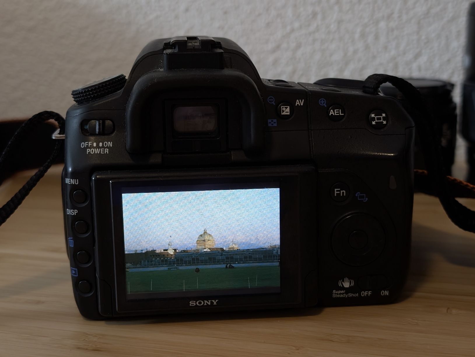 Sony Fotocamera: Sony alpha 350 with 3 lenses – Usato da Bern venduto da ali_6sbh 1