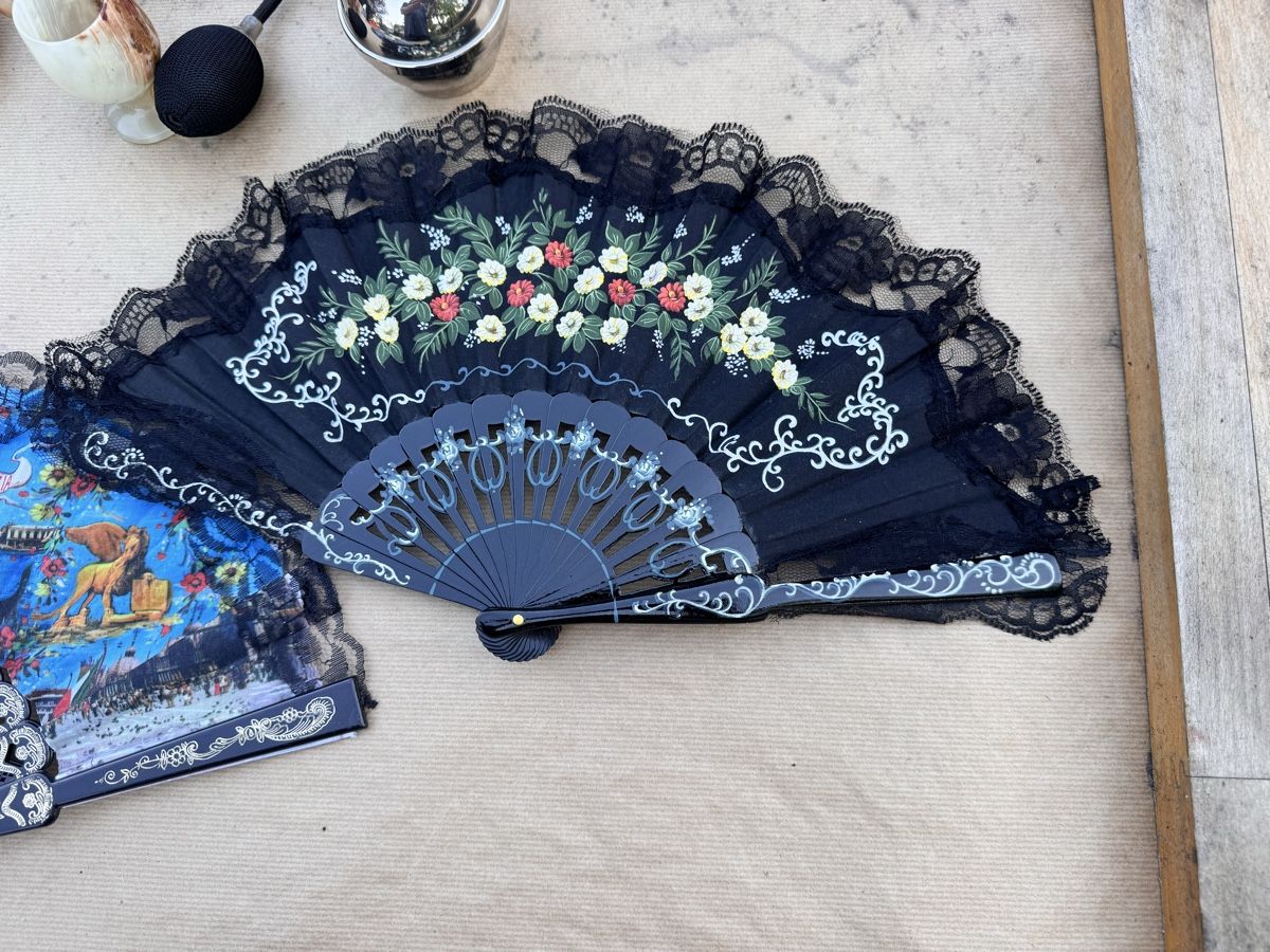 Alle Dekorationen: Schönes Set aus 2 Vintage Handfächern mit – Gebraucht aus Küttigen von Melisch1000 2