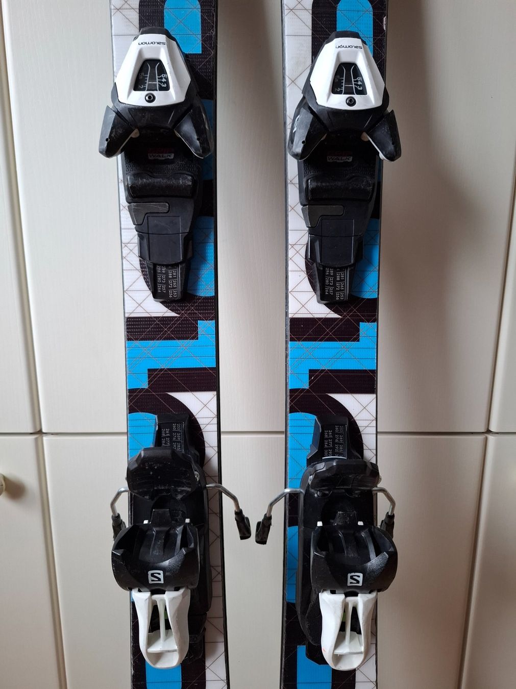 Stöckli Sci: Stöckli Freestyle Ski " LOOP JR " 131 cm – Usato da Alpnach Dorf venduto da Burnbuster 1