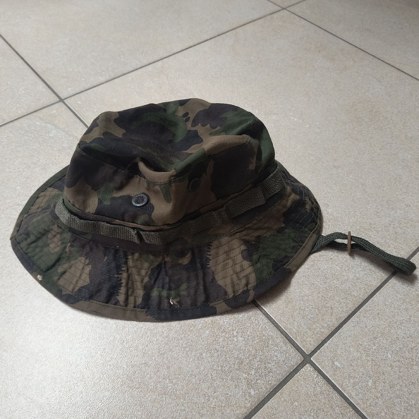 Schweizer Armee Uniformi: chapeau de brousse armée suisse  – Nuovo (secondo la descrizione) da Saubraz venduto da fanf