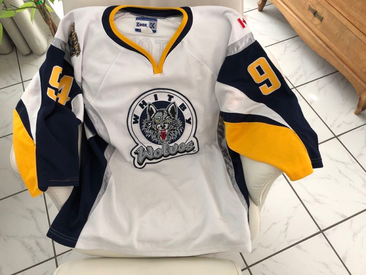 Leibchen & Hosen: Tricot der Whitby Wolves – Gebraucht aus Bettwiesen von cofrarium