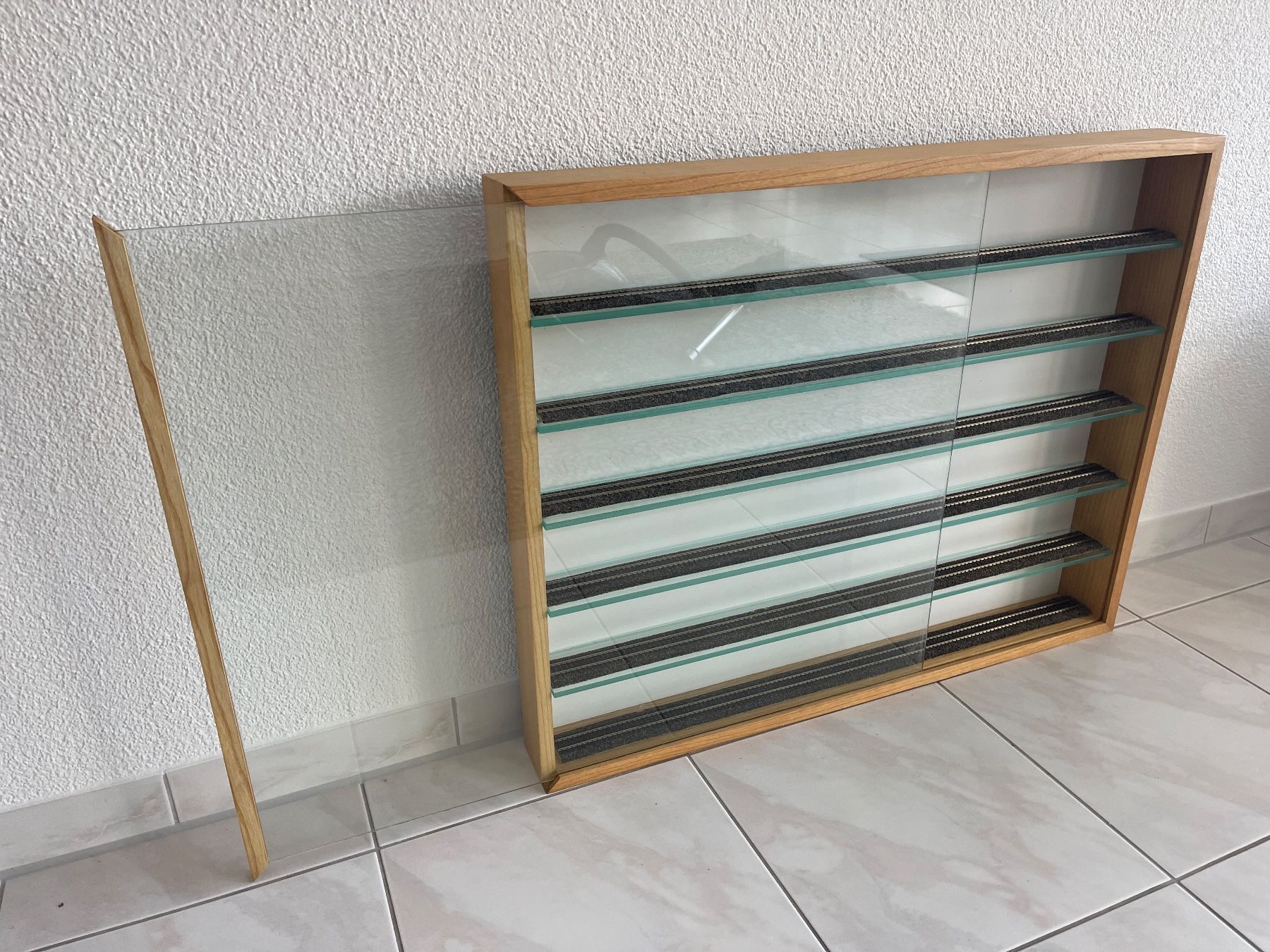 Vitrinen: Schöne Modellbahn-Vitrine H0 – Gebraucht aus Alpnach Dorf von ike2000 1