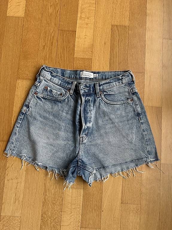 Jeans: Jeansshorts blau, Grösse EU 30 – Usato da Chur venduto da sim_c9lk 1