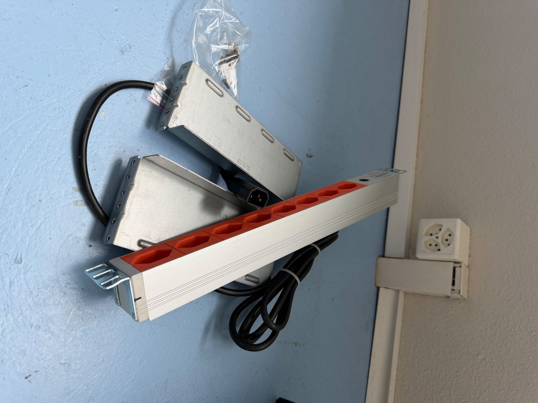 Apc Caricatori & Batterie: APC UPS SMTL1000RMI2UC – Usato da Zürich venduto da mar_hs6l 4