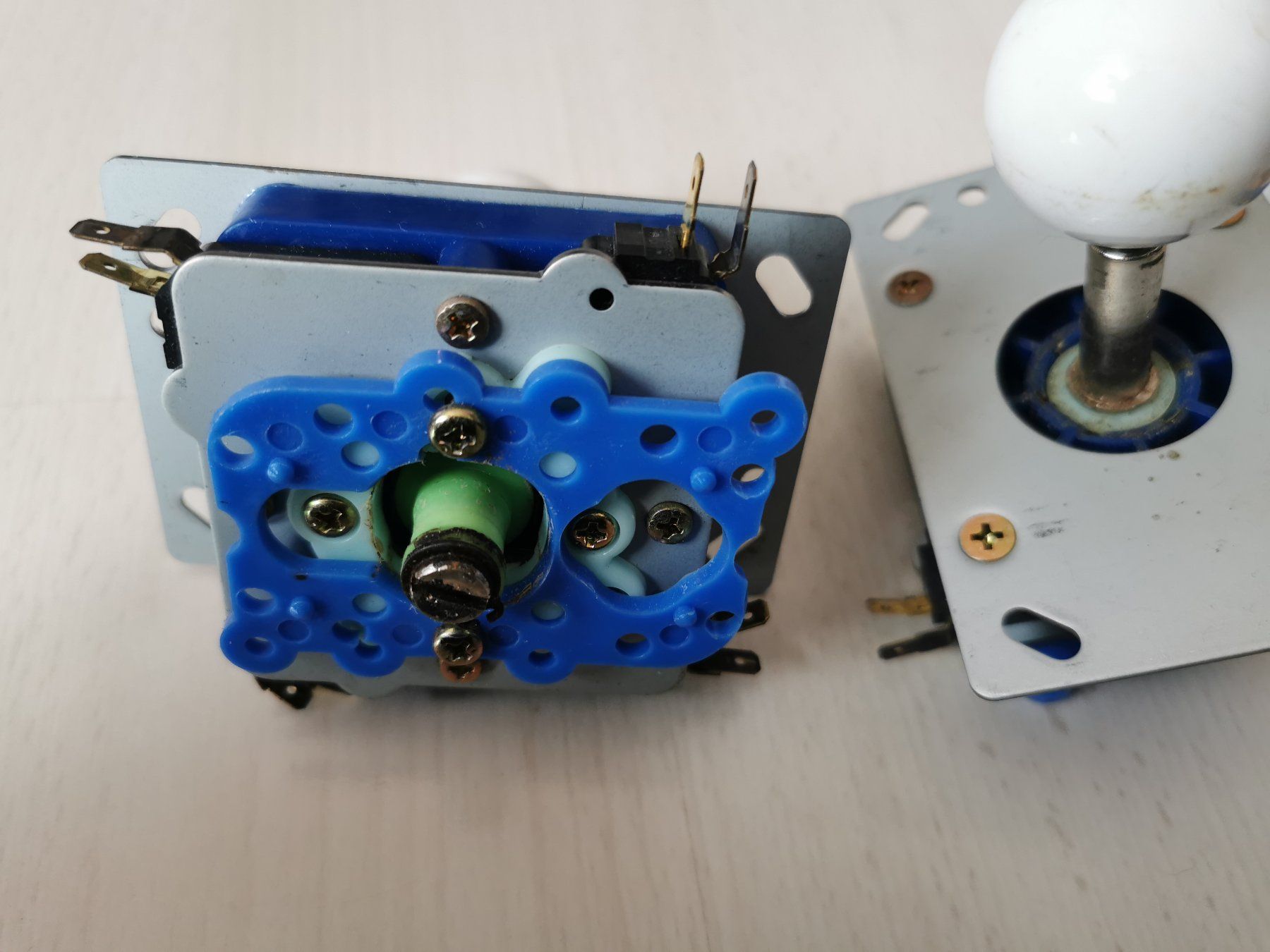 Slot Machine: PCB 2 Arcade Joysticks – Usato da Cordast venduto da Bluelaser 1