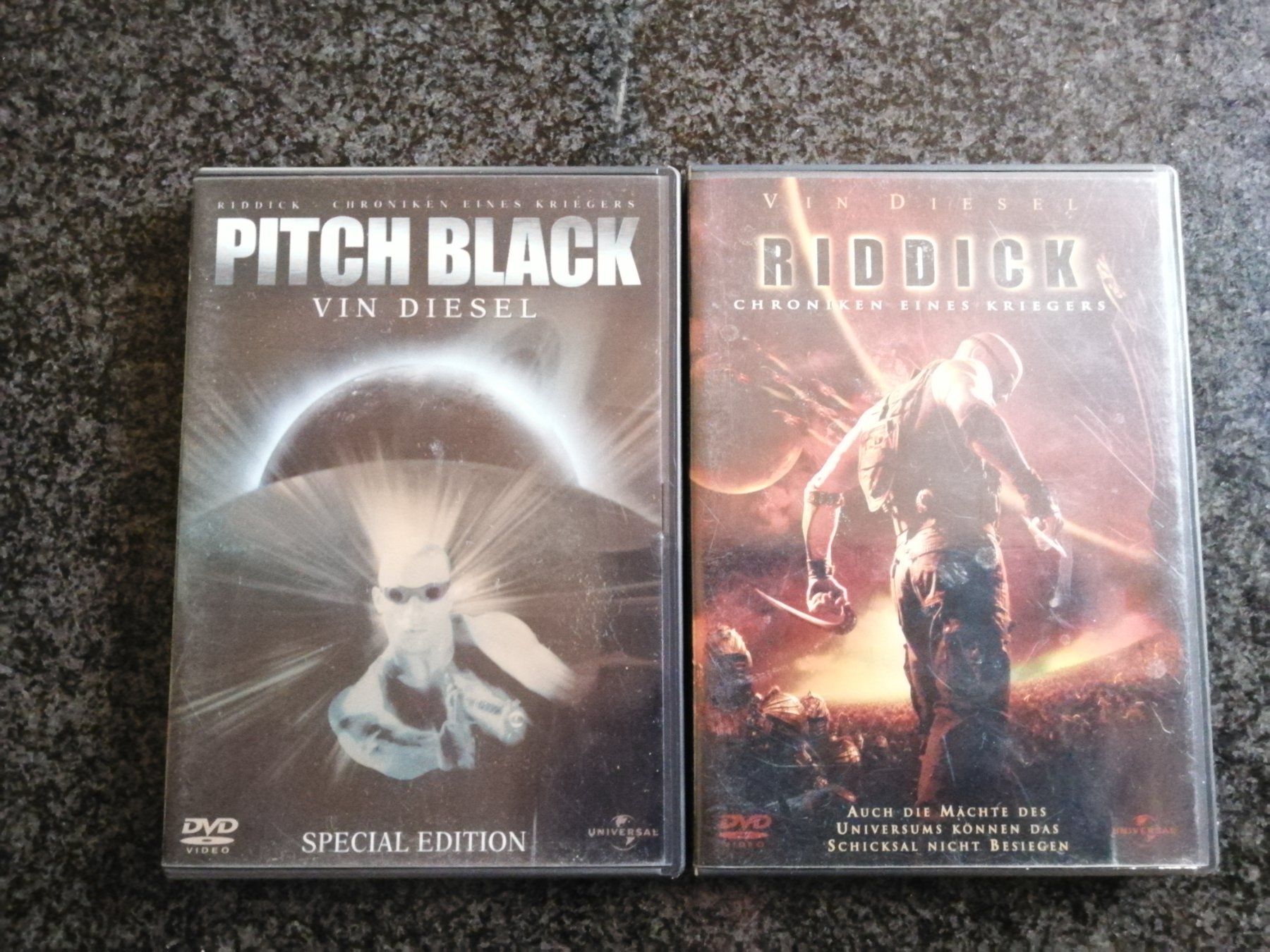 Tutti i DVDs: 2 DVDs: Pitch Black + Riddick - Vin Diesel – Usato da Utzigen venduto da Walkuere94