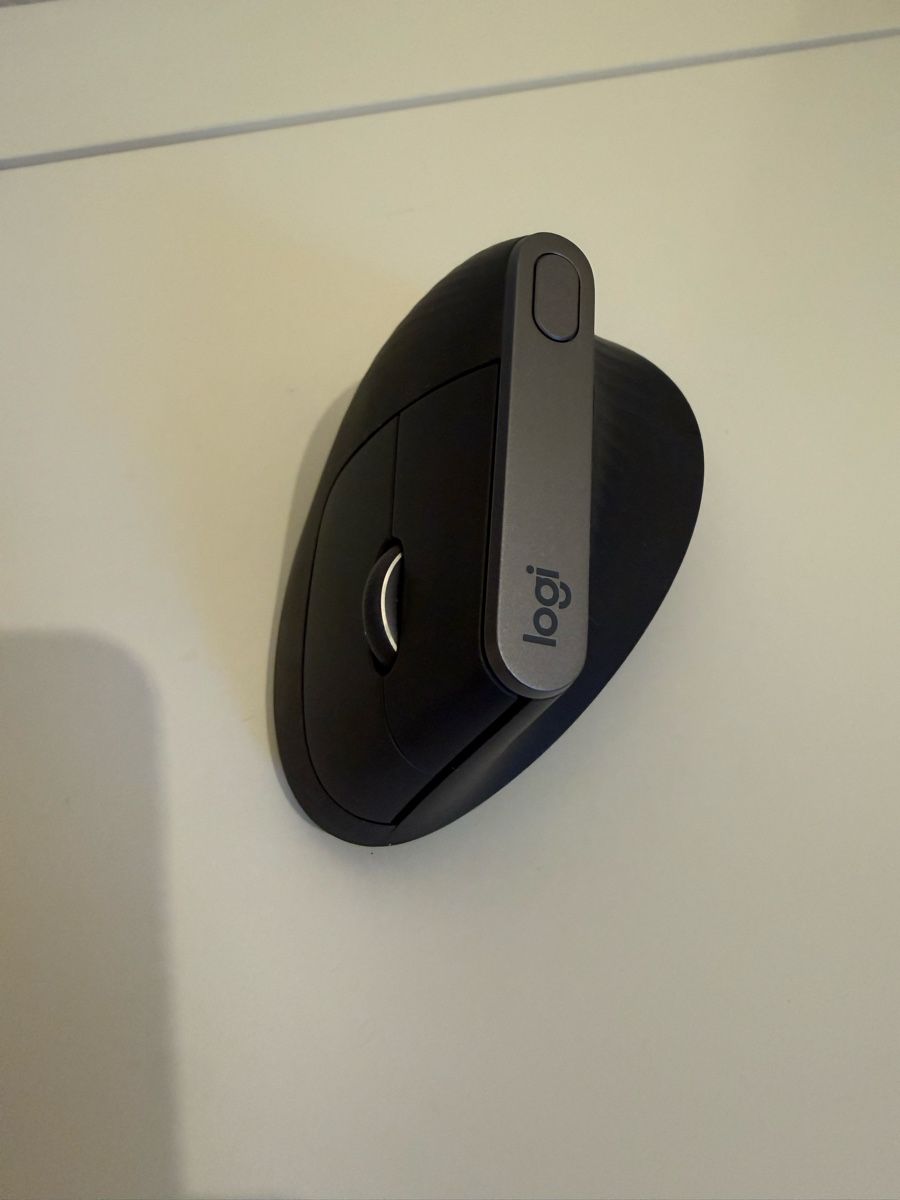 Logitech Maus: Logitech MX vertical mouse – Neu (gemäss Beschreibung) aus Genève von fan_b96x