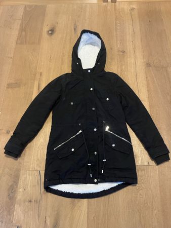 Warme Winterjacke, Schwarz, mit Kapuze - Grösse XS