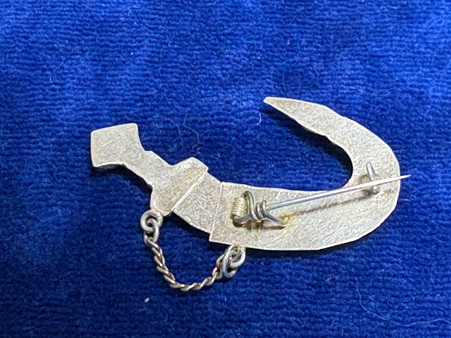 Broschen & Nadeln: Brosche Krummdolch Design silberfarben gebraucht – Gebraucht aus St. Peterzell von verena40 1