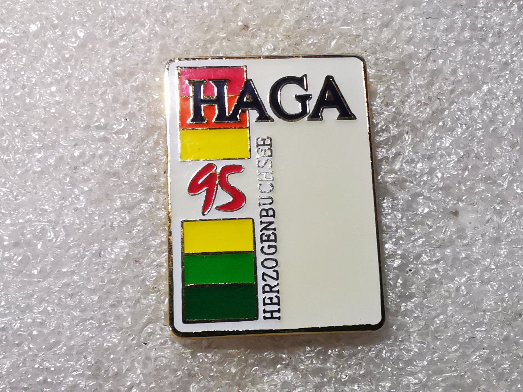 Placchette & Badge: Ansteckpin 70: Haga – Usato da Oppligen venduto da Pin-Fall-Shop