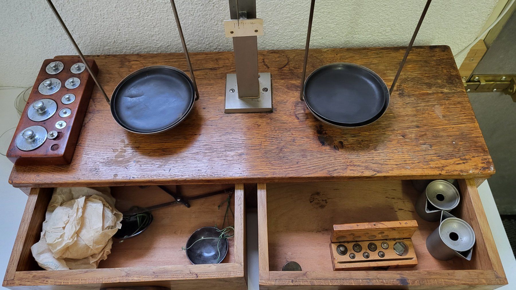 Bilance e pesi: Apothekerwaage mit Gewichten – Usato da Neuheim venduto da Whuebscher 1