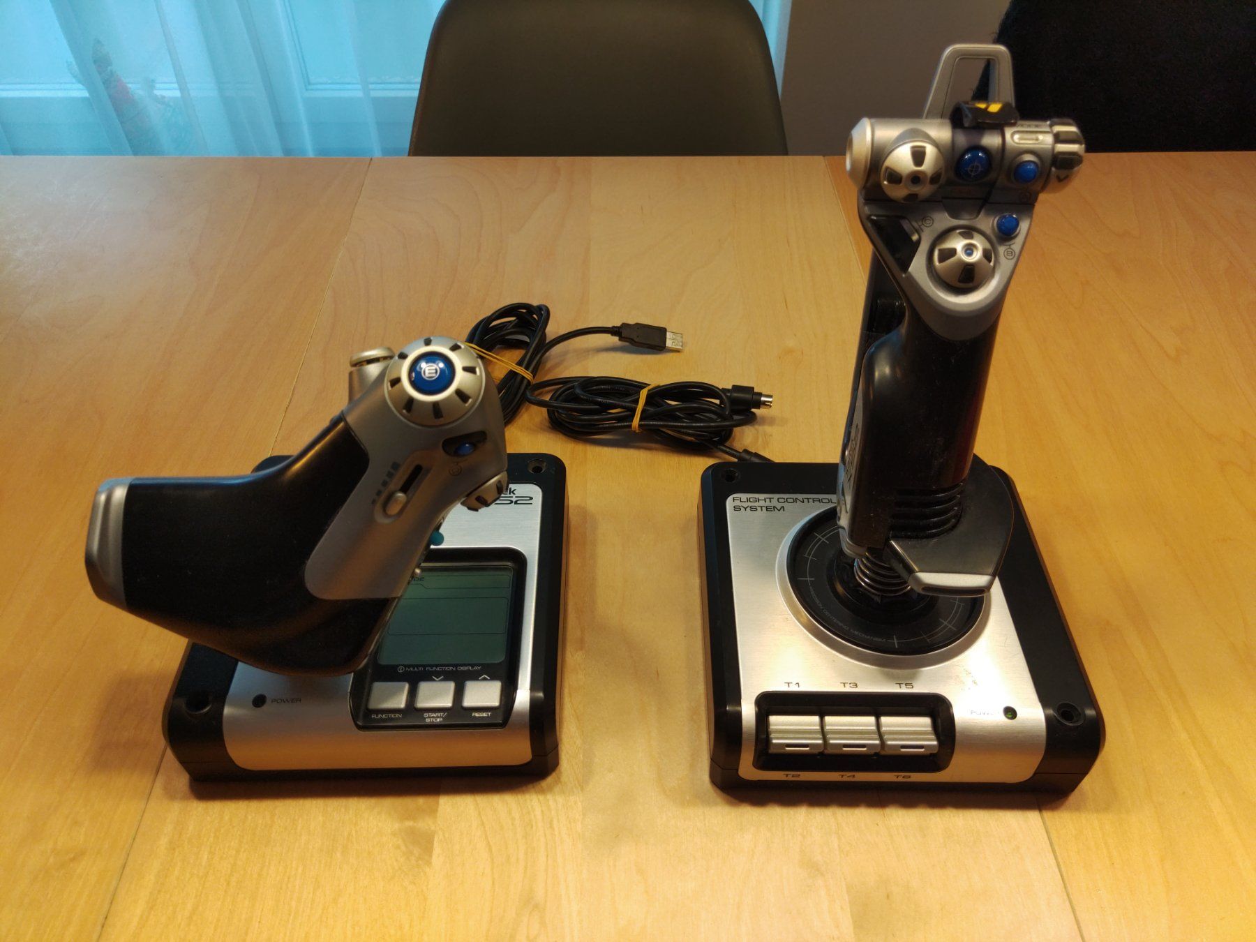 Saitek Controller: Saitek X52 HOTAS Joystick – Gebraucht aus Winterthur von