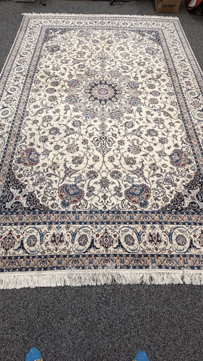 Teppiche: GHOM Seide Orientteppich mit Blumenmuster hellblau beige – Gebraucht aus Reinach BL von BachoferRaeumungen