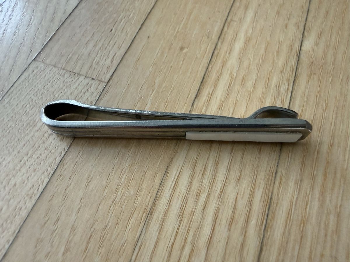 Spille & Fermagli: Krawattenklammer silberfarben mit weissem Einsatz – Usato da St.Gallen venduto da Thh7 1