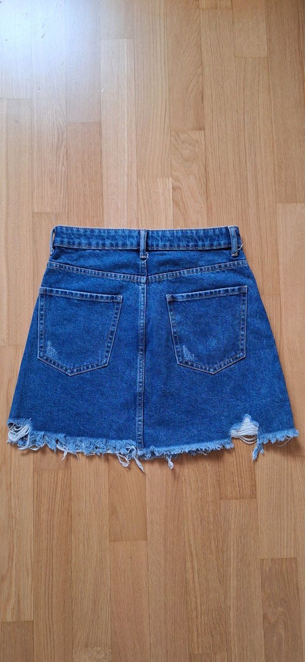 Bershka Gonne: Bershka, jupe jeans – Nuovo e nell'imballaggio originale da Lussery-Villars venduto da pousinete02 1