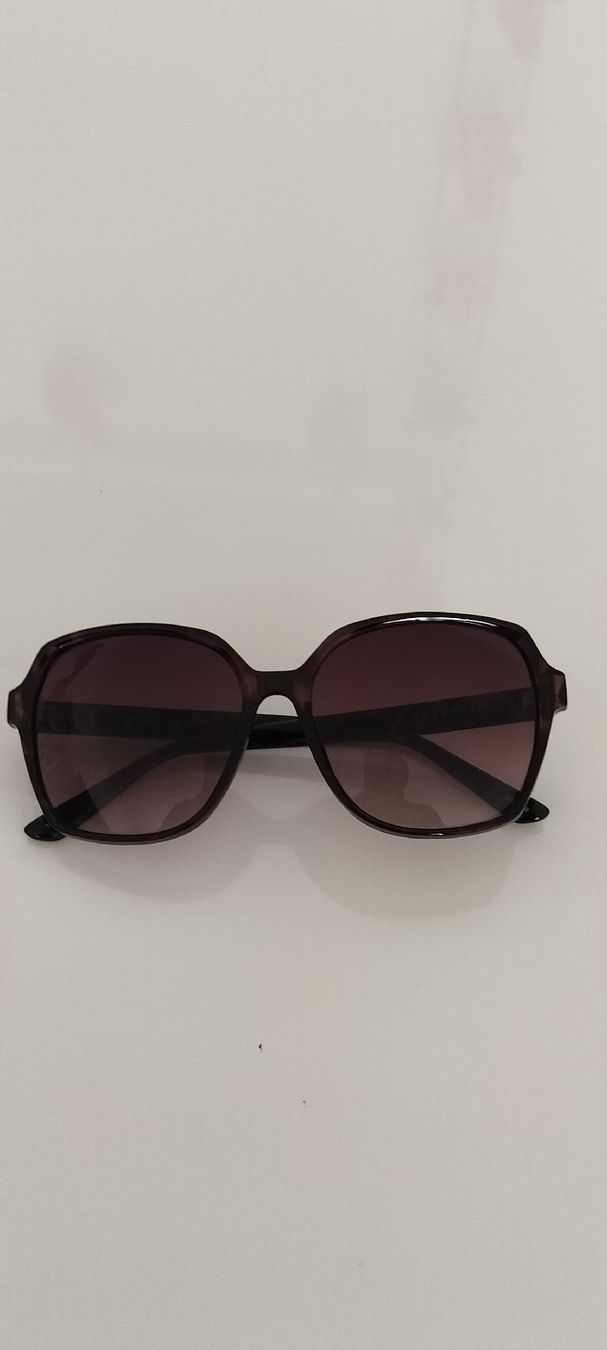 Occhiali & Lenti: Essentials Sonnenbrille – Usato da Basel venduto da Meda.moja 2