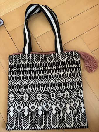 Stylische Handtasche mit Muster