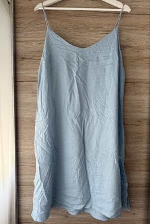 Sommerliches, hellblaues Nachthemd mit Spitze, Grösse M/L