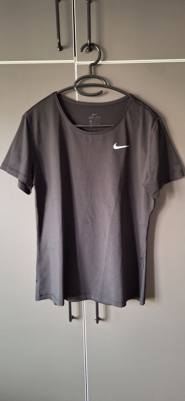Nike T-shirt: Nike Sportshirt – Usato da Luzern venduto da annina.staehli