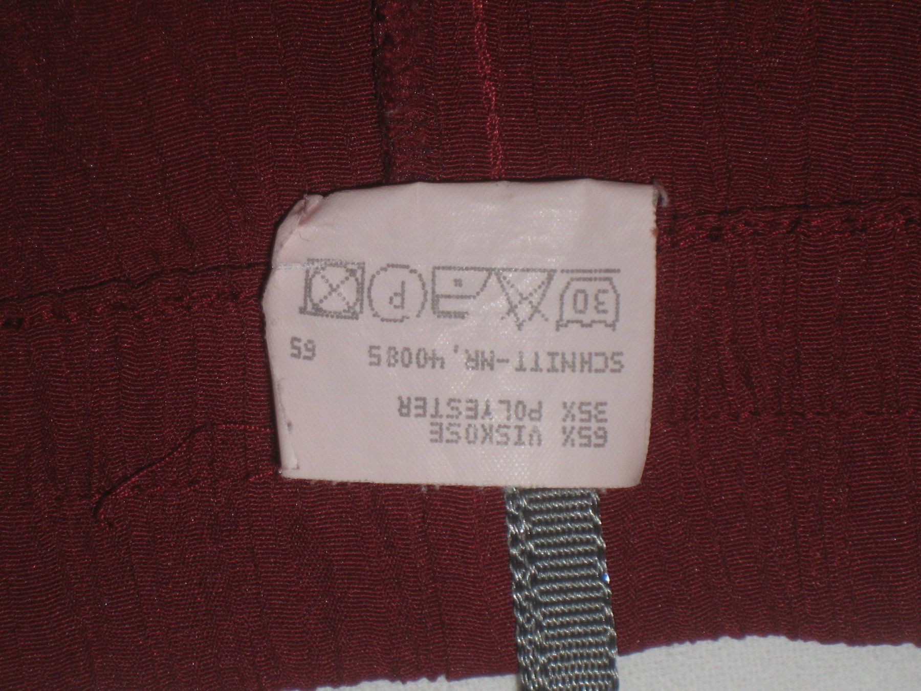 Pantaloni: Shorts weinrot Grösse XL – Usato da Füllinsdorf venduto da Schlupp 2