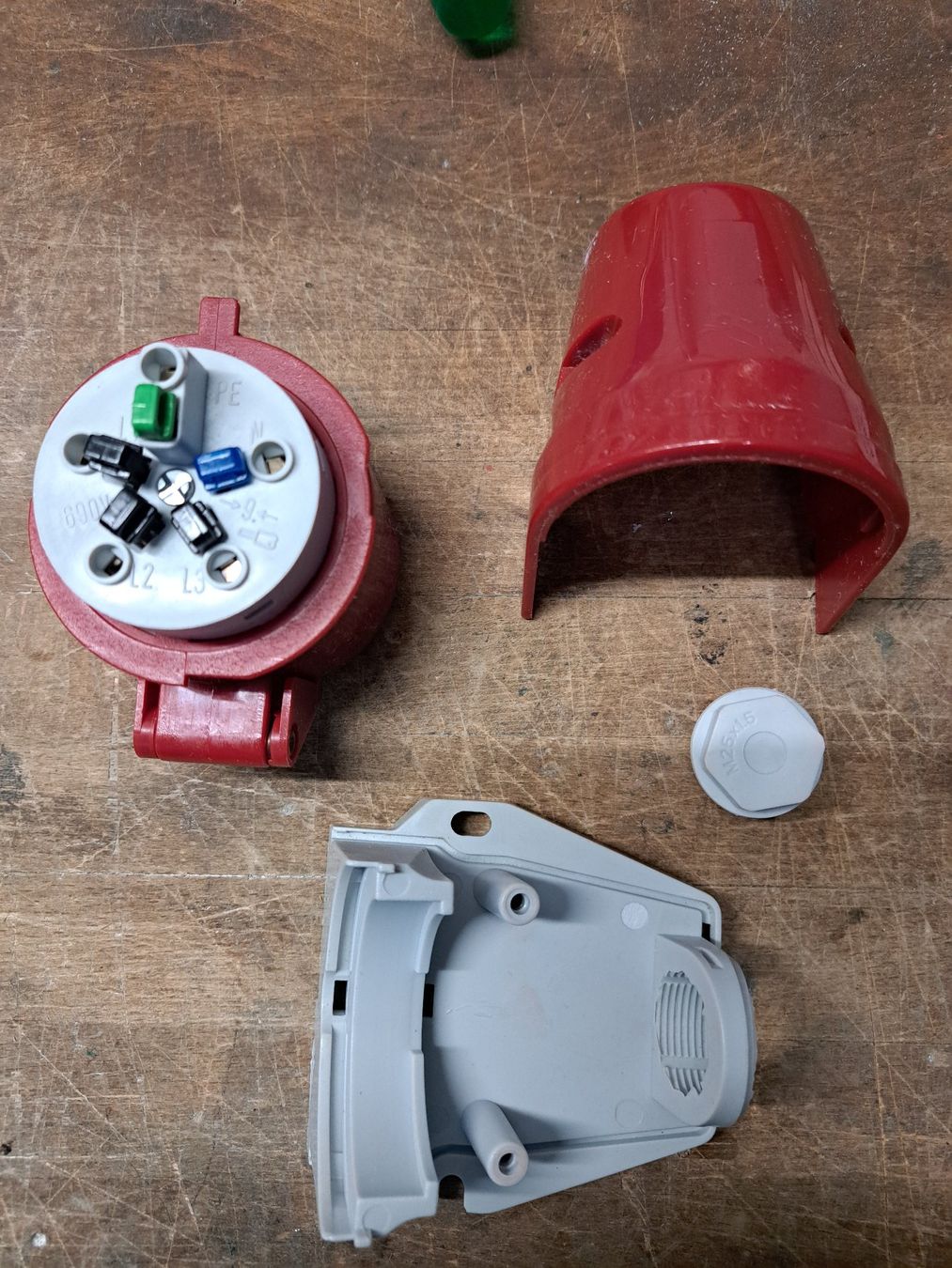 Fiches d'alim.: Bals Wandsteckdose 400V 16-6h – Neuf (Voir description) à Tegerfelden par Spick67 2