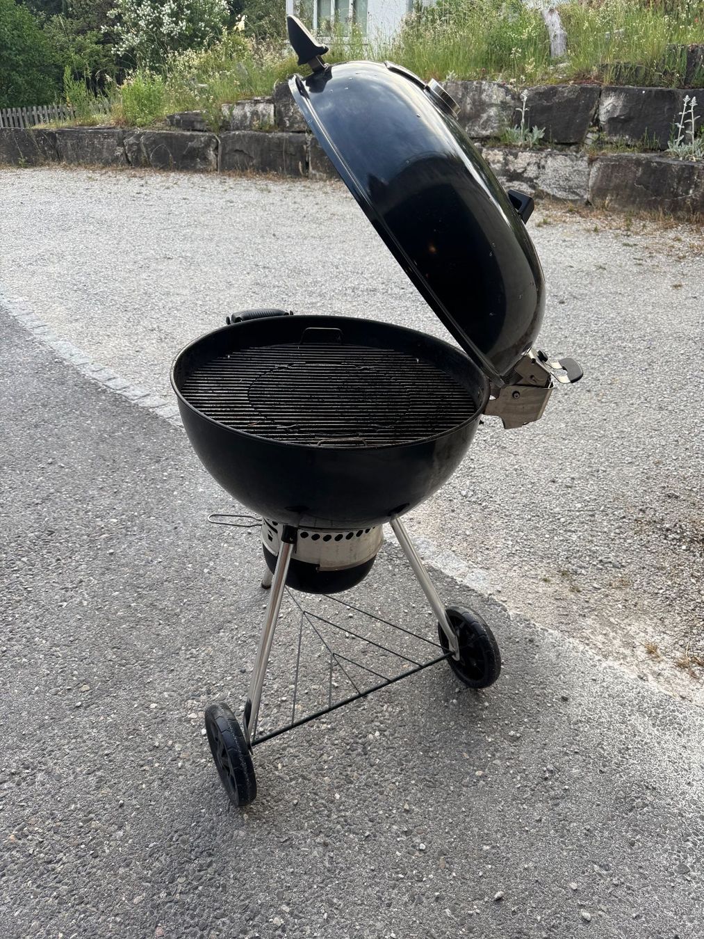 Weber Griglie: Weber Kugelgrill, Master-Touch Premium SE E-5775  + Zubehör – Usato da Thun venduto da slicebice