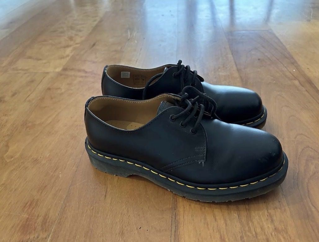 Dr. Martens Chaussures hommes: Dr. Martens Halbschuhe schwarz Leder – D'occasion à Zürich par HeliK 2