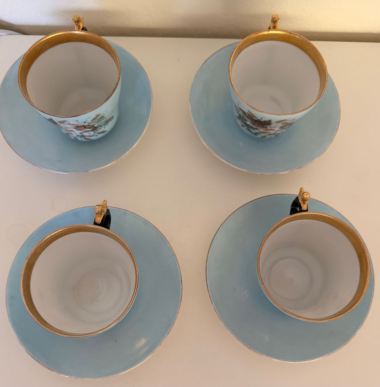 Tasses: Kaffeetassenset 4 Stk hellblau mit Goldrand Blumenmuster – D'occasion à Richterswil par giacometti222 2