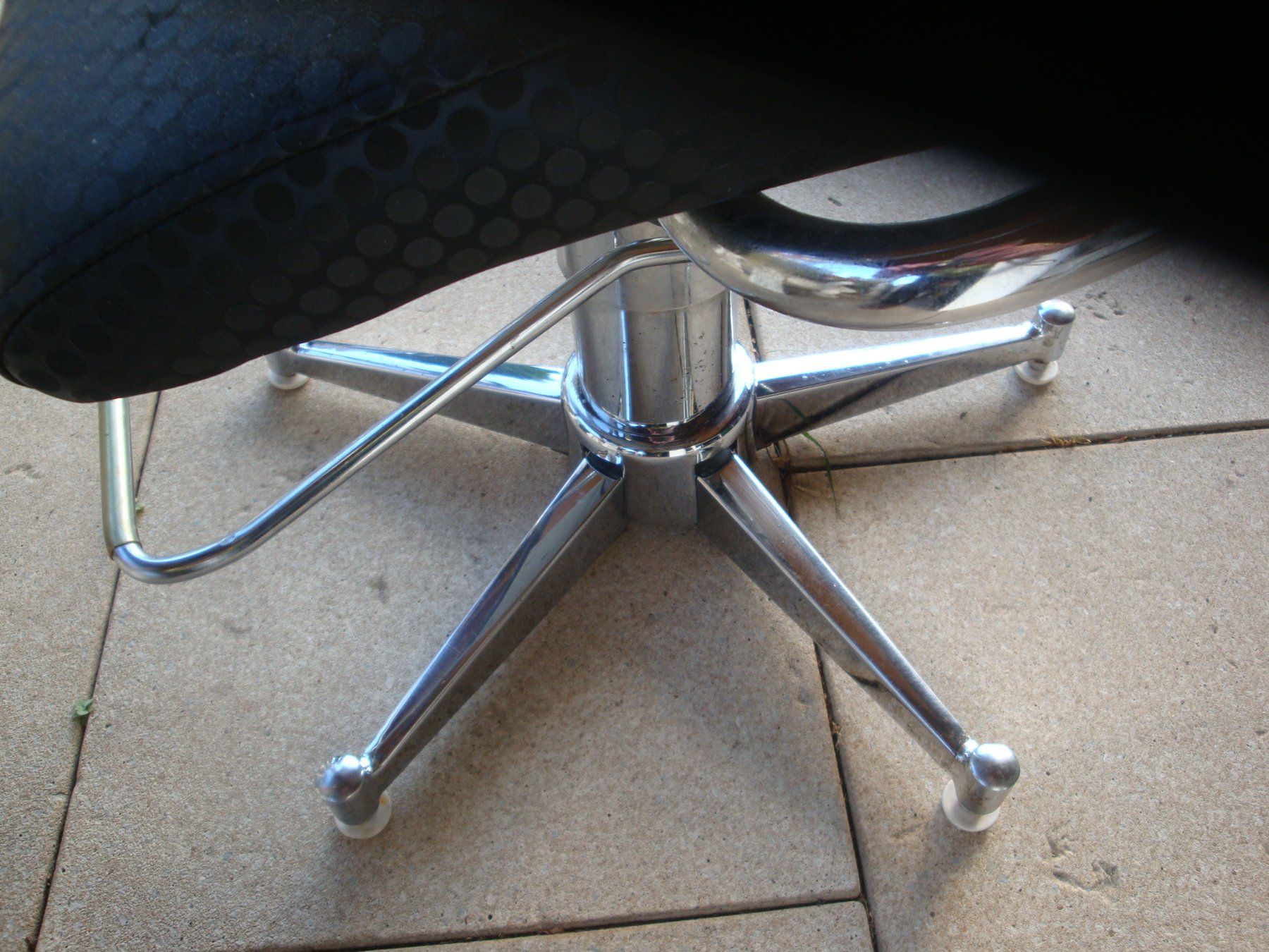 Chaises: Coiffeurstuhl schwarz – D'occasion à Enggistein par mach1 4
