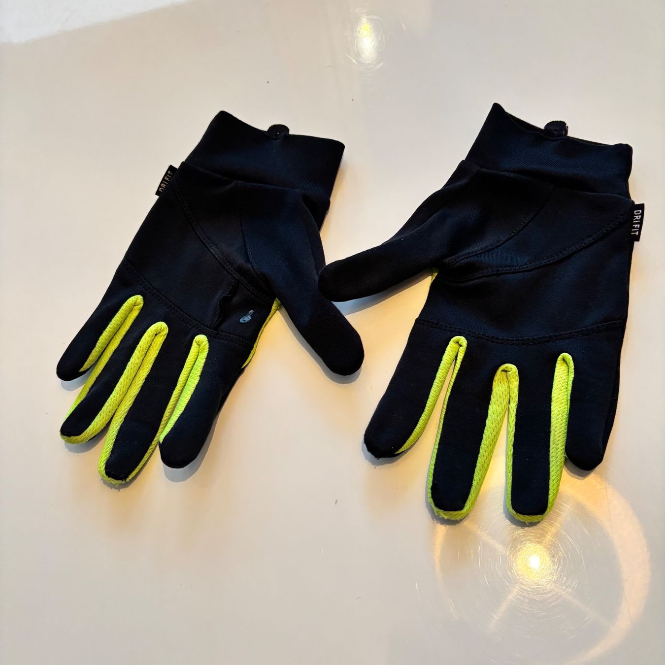 Nike Altri accessori da uomo: Kostenlos Versand / Handschuhe - NIKE - G: L – Usato da Davos Platz venduto da Davos.SB 1