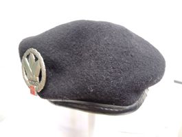 Schweizer Armee Béret in sehr schönem Zustand mit Emblem