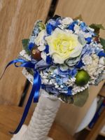 Kleiner künstlicher Blumenstrauss