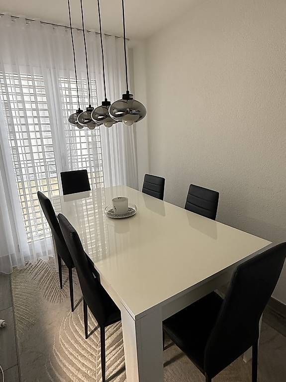Tavoli: Table à manger et chaises – Usato da Lausanne venduto da kos_c2hr
