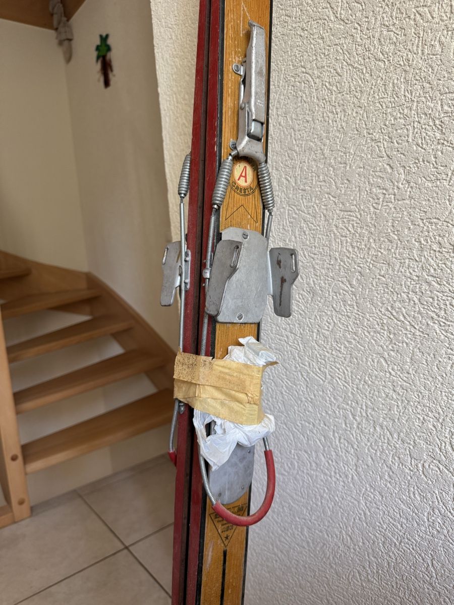 Sci: Attenhofer Cresta Skis Antik – Usato da Trélex venduto da stripedthrift 6