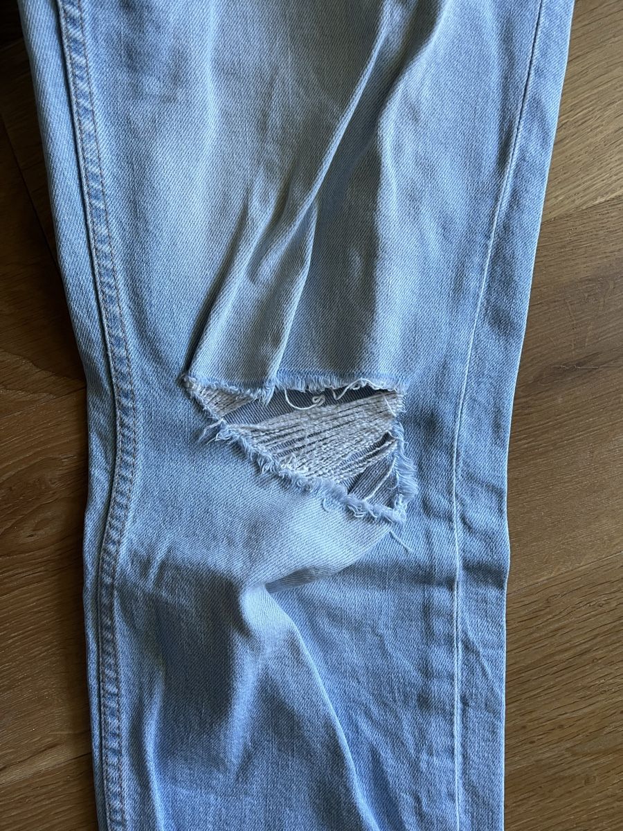 H&M Jeans: H&M Light Wash Jeans – Usato da Dietlikon venduto da ell_p7fn 2