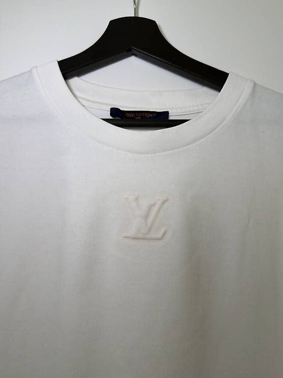 Louis Vuitton T-shirt: T-Shirt Louis Vuitton – Usato da Giubiasco venduto da mat_n8k5