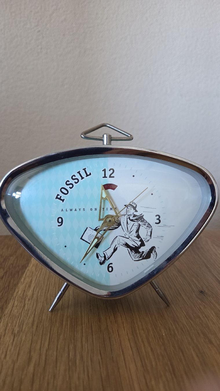 Fossil Uhren: Fossil Wecker Retro Design Metall silberfarbig – Gebraucht aus Berikon von jokerin75