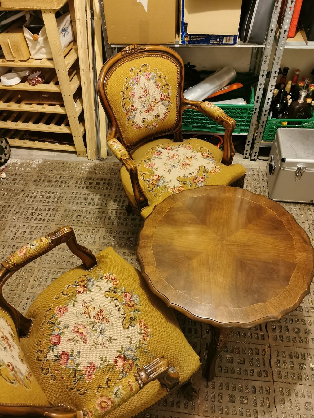 Set di tavolo e panche: Gobelin Set; Stühle mit Tisch – Usato da Mels venduto da D2DD