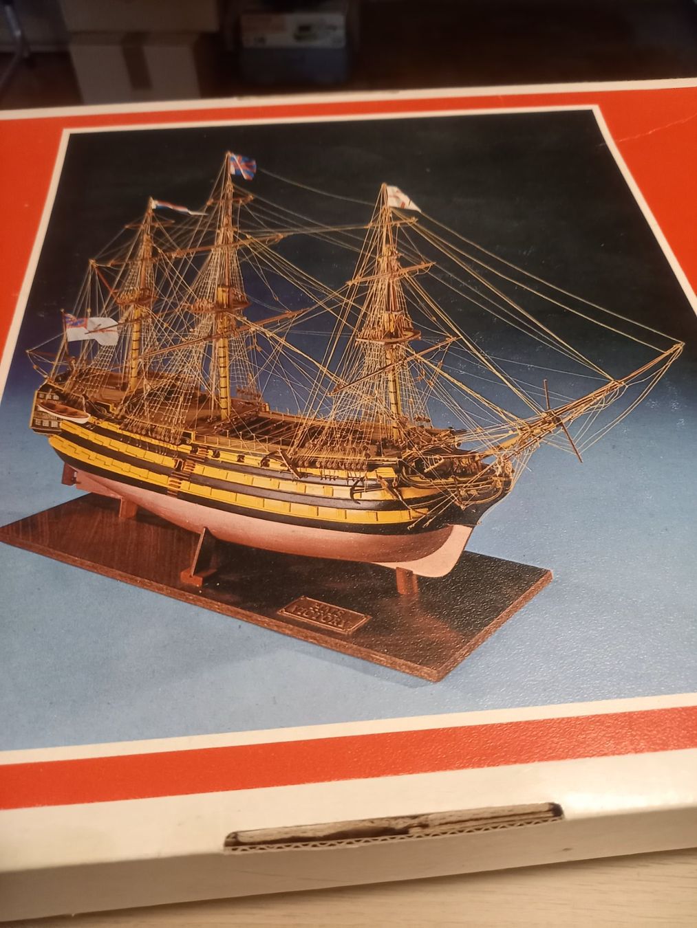 Kit di modellismo & Modellini statici: H.M.S. VICTORY von Corel – Difettoso da Luzern venduto da titanic68