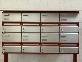 Schöner 8-er  Briefkasten / Briefkastenanlage mit Schlüsseln