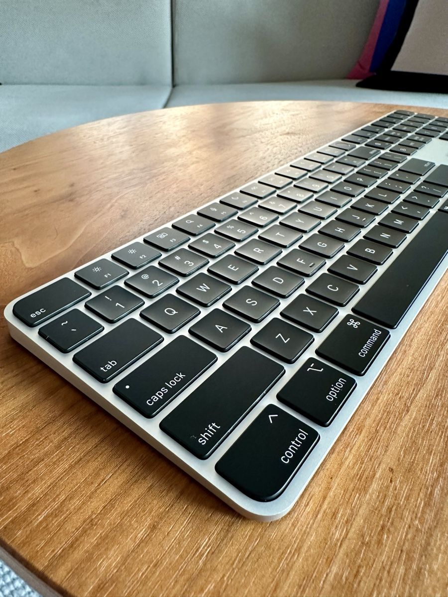 Apple Tastaturen: Apple Magic Keyboard Numbers + Touch ID - Neuwertig  – Gebraucht aus Zürich von AssuredSelection 2