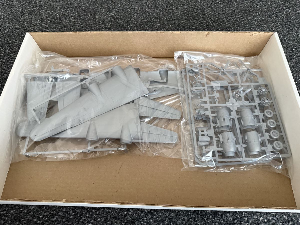 Kit di modellismo & Modellini statici: Douglas DC-6 B – Nuovo e nell'imballaggio originale da Lufingen venduto da Roeller 4