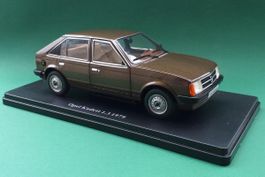 Opel Kadett D 5-Türer 1979-1984 dunkelbraun met. / schwarz