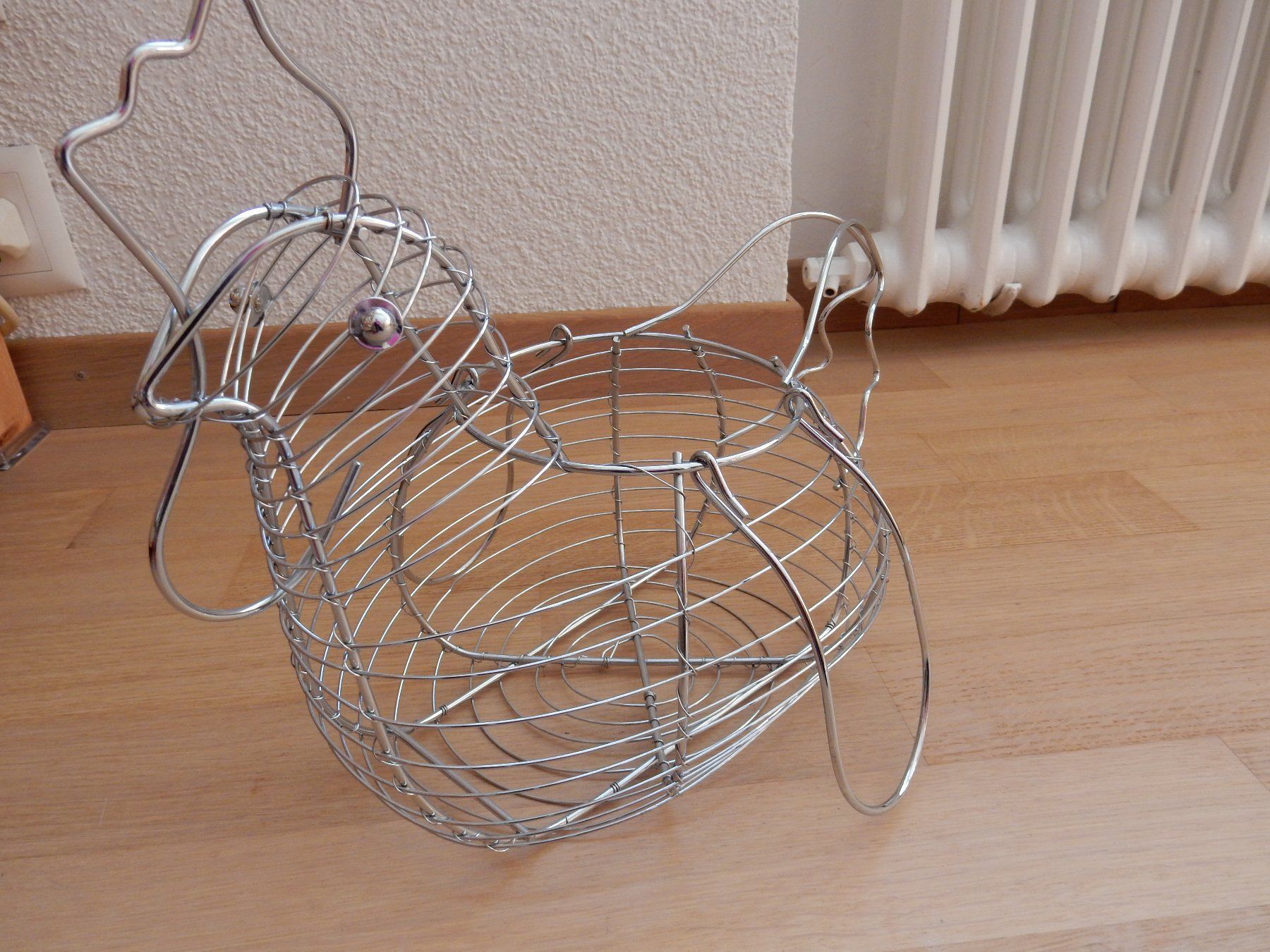 Autres articles pour la maison: Huhn origineller Eierkorb Eier Halter Eierbox NEU Drahtkorb – Neuf (Voir description) à Jona par simongarden