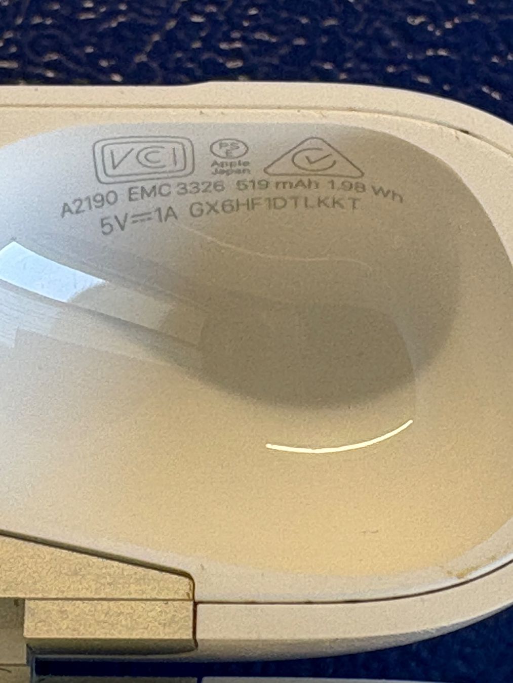 Apple Kopfhörer: Apple AirPods Pro 1 charging case (A2190). – Gebraucht aus Lausanne von Zorrus77 5