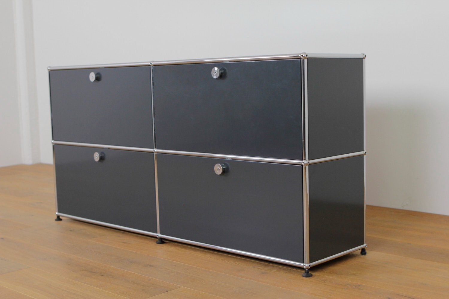 USM Cassettiere: USM Haller Sideboard Anthrazitgrau – Nuovo (secondo la descrizione) da Affoltern am Albis venduto da StudioStandard 1