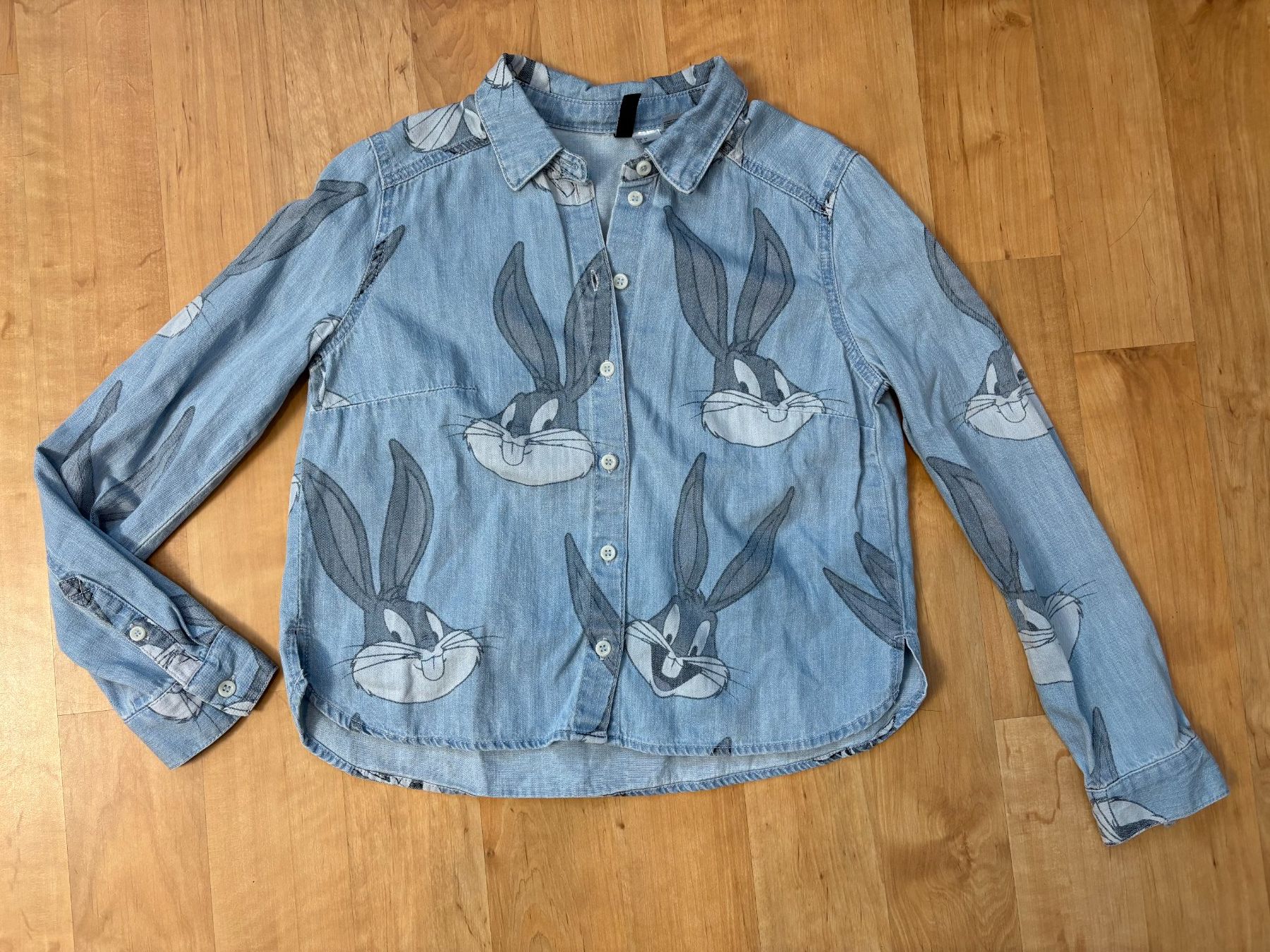 H&M Camicette: Jeanshemd von Bugs Bunny Gr. 34 – Usato da Willisau venduto da ani_gtk8