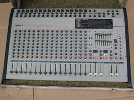 Power Mixer Bell 16-Kanal, made in Japan Neuwertig.