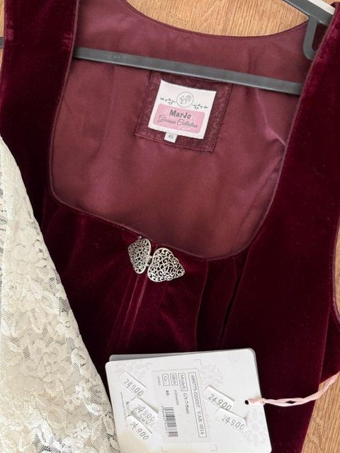 Krüger Vestiti: Dirndl Marjo Samt Bordeaux Gr. 46 mit Krüger Bluse  Gr. 44 – Nuovo (secondo la descrizione) da Waltenschwil venduto da gaby70 2